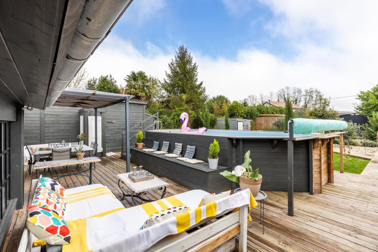 Villa Demeure En Pierre Avec Piscine à Vertheuil-en-Médoc Extérieur photo